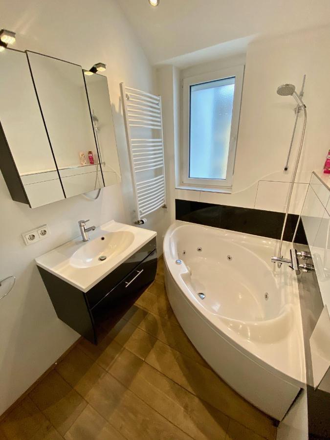 شقة Luxurioeses Studio Im Zentrum, Balkon, Kamin, Klima رافنسبرغ المظهر الخارجي الصورة